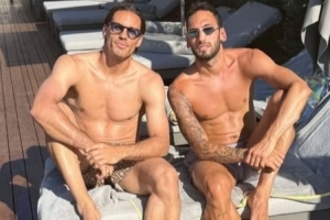 华体会hth sports-加拉塔萨雷两位引援目标再聚首，意媒：索默和恰尔汗奥卢一起度假