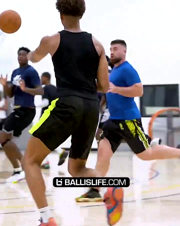 华体会hth sports-美媒晒法里埃德劲爆视频：还能在NBA打一打