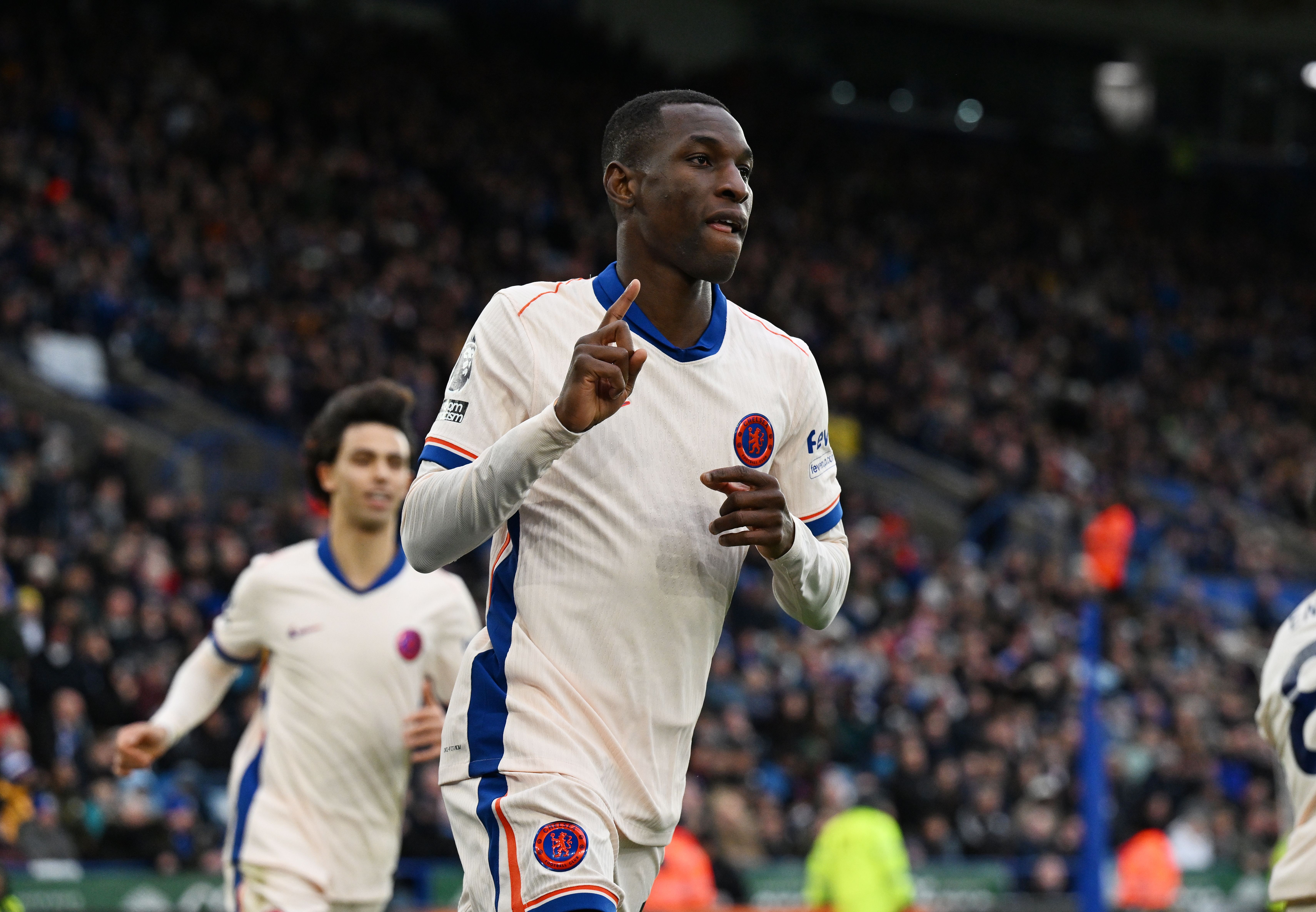 华体会hth sports-罗马诺：拜仁对杰克逊展示出强烈兴趣，但预计面临维拉和纽卡争夺