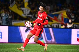 华体会体育APP下载-初生牛犊！李新翔成为中超联赛2005年龄段首位进球球员