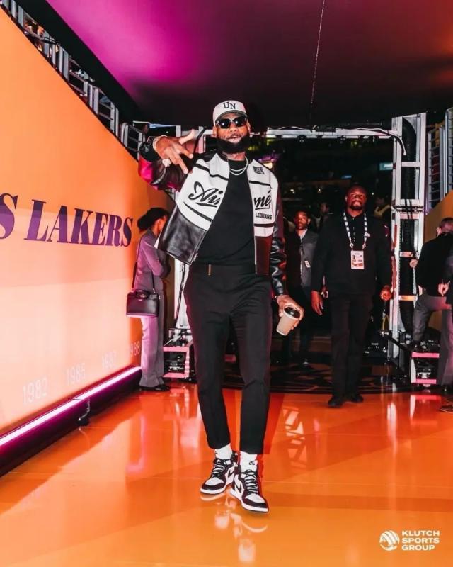 华体会体育登录入口-伤病报告更新！詹姆斯有望“提前”复出驰援紫金军团