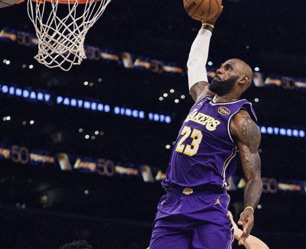 华体会hth sports-超越斯托克顿，詹姆斯成为NBA历史单场助攻上双的最年长球员